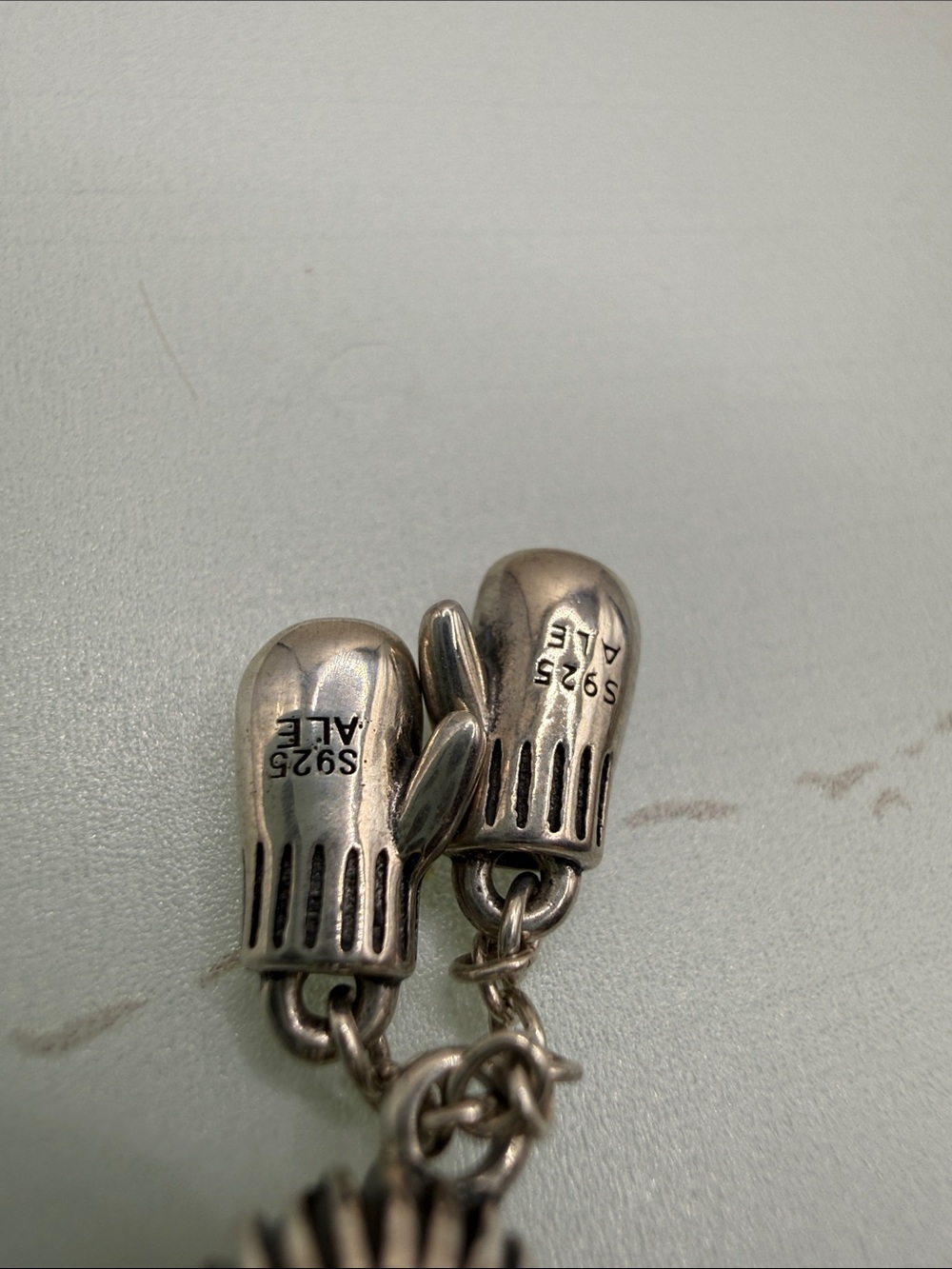 Pandora Long Retired Long Disc Mittens Charm!
